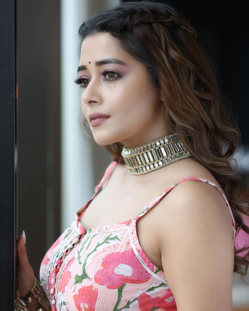 Tina Datta Age, Weight, Height, and Physical Appearance